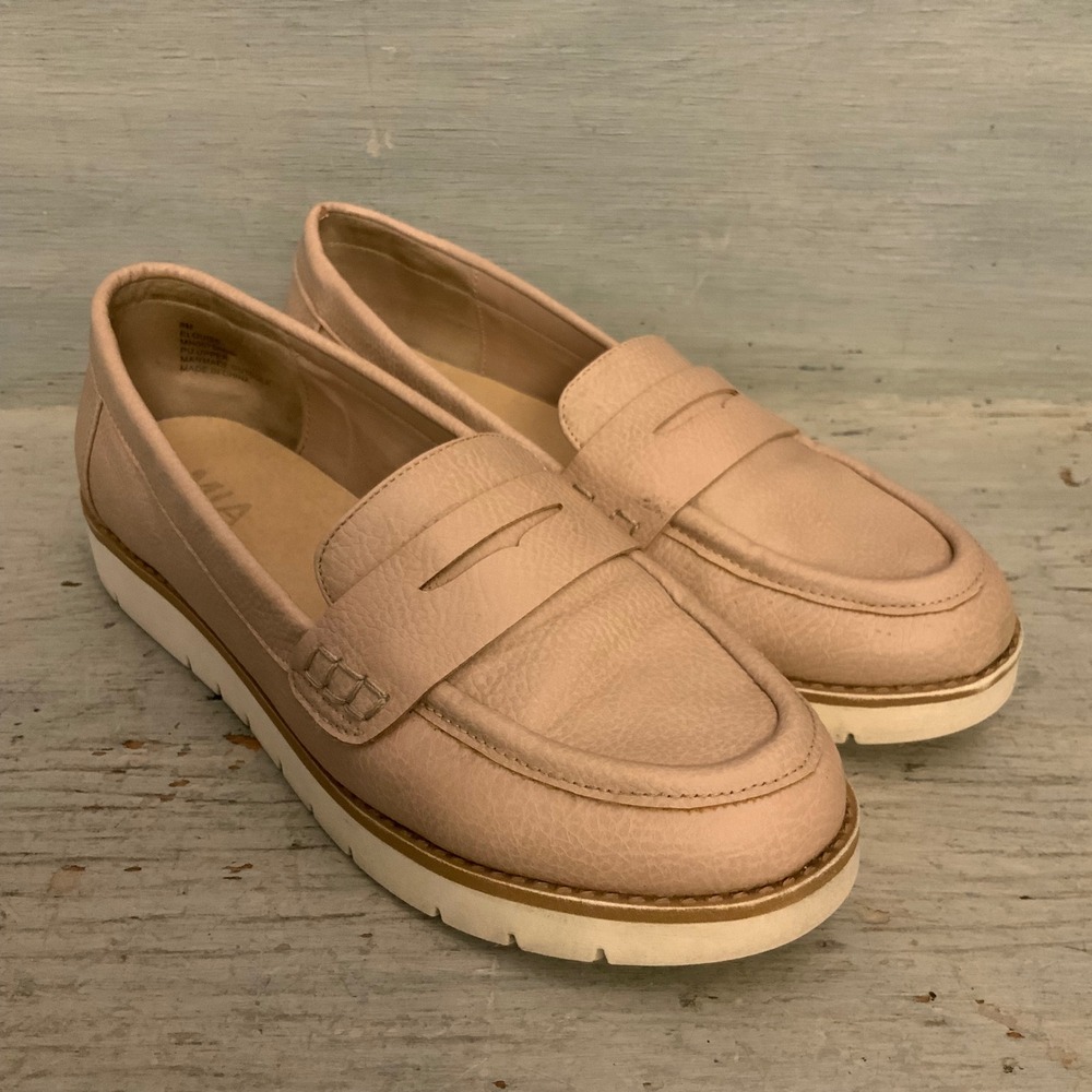 Mia "Elouise" Faux Leather Nude Platform Lug Sole Slip On Penny Loafer Size 8 GC